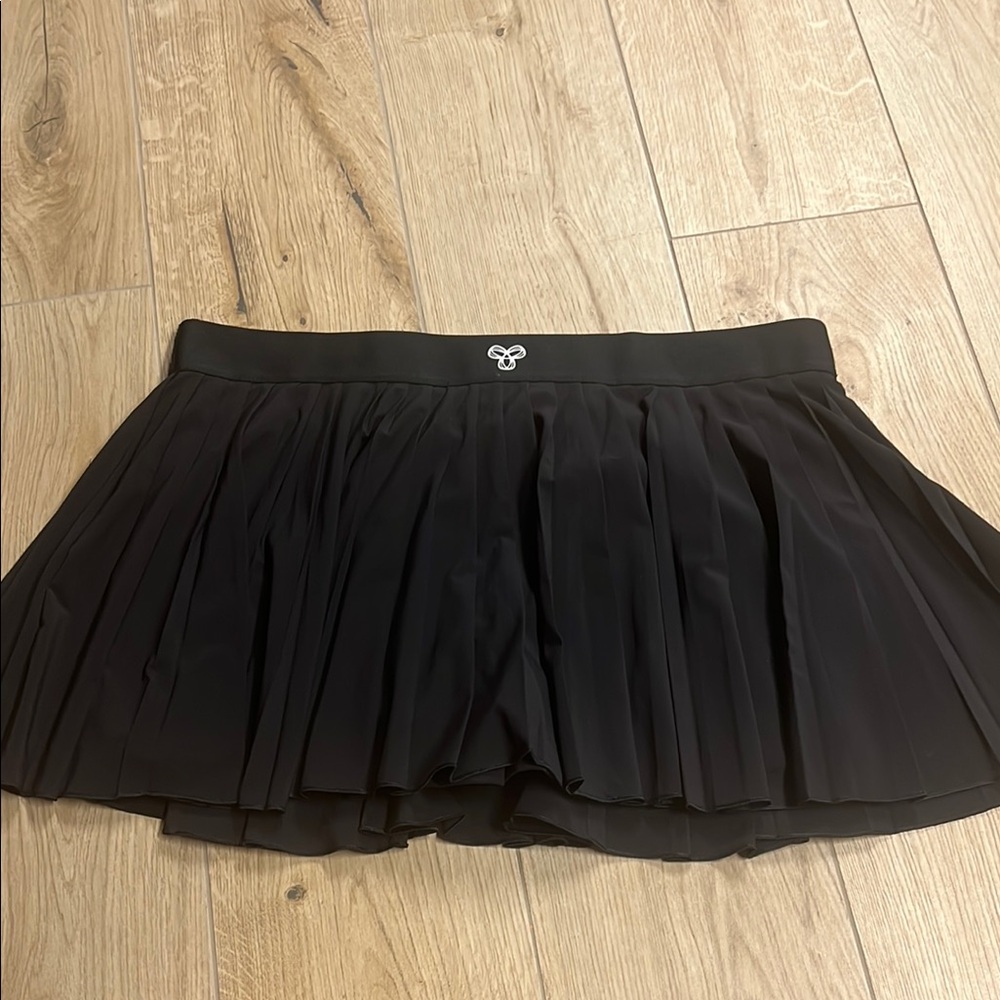 Aritzia Mini Skort in Classic‎ Black - Picture 4 of 5